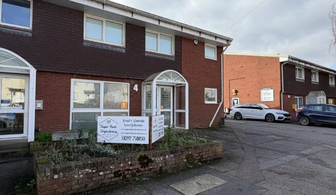 Prominent Office / Showroom premises in a convenient location with 3 Car Parking spaces in Pinhoe on the edge of Exeter