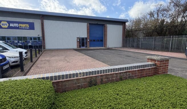 Trade Counter / Warehouse Unit in a sought after trading location with 14 car parking spaces