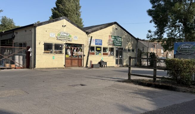 Retail / Industrial / Showroom Premises with parking and rear Yard on the edge of Ashburton town centre